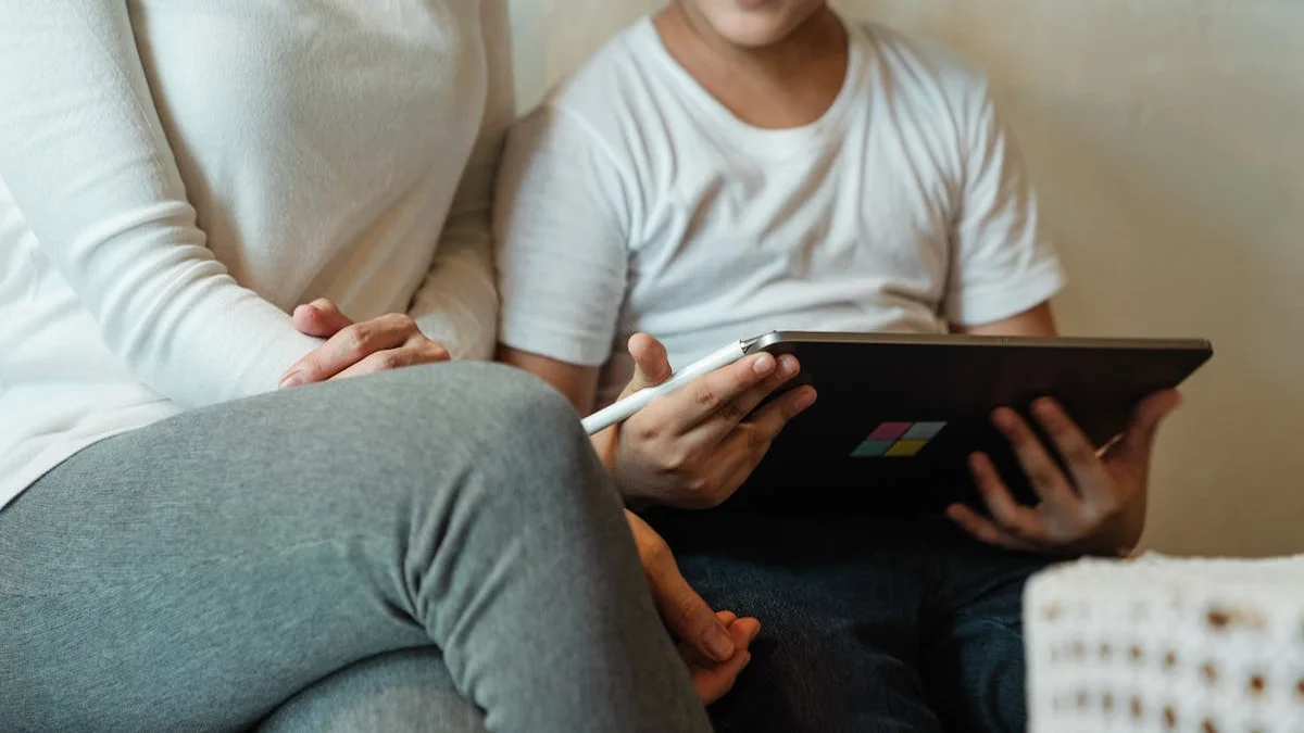 Child and parent collaborating offline on a tablet